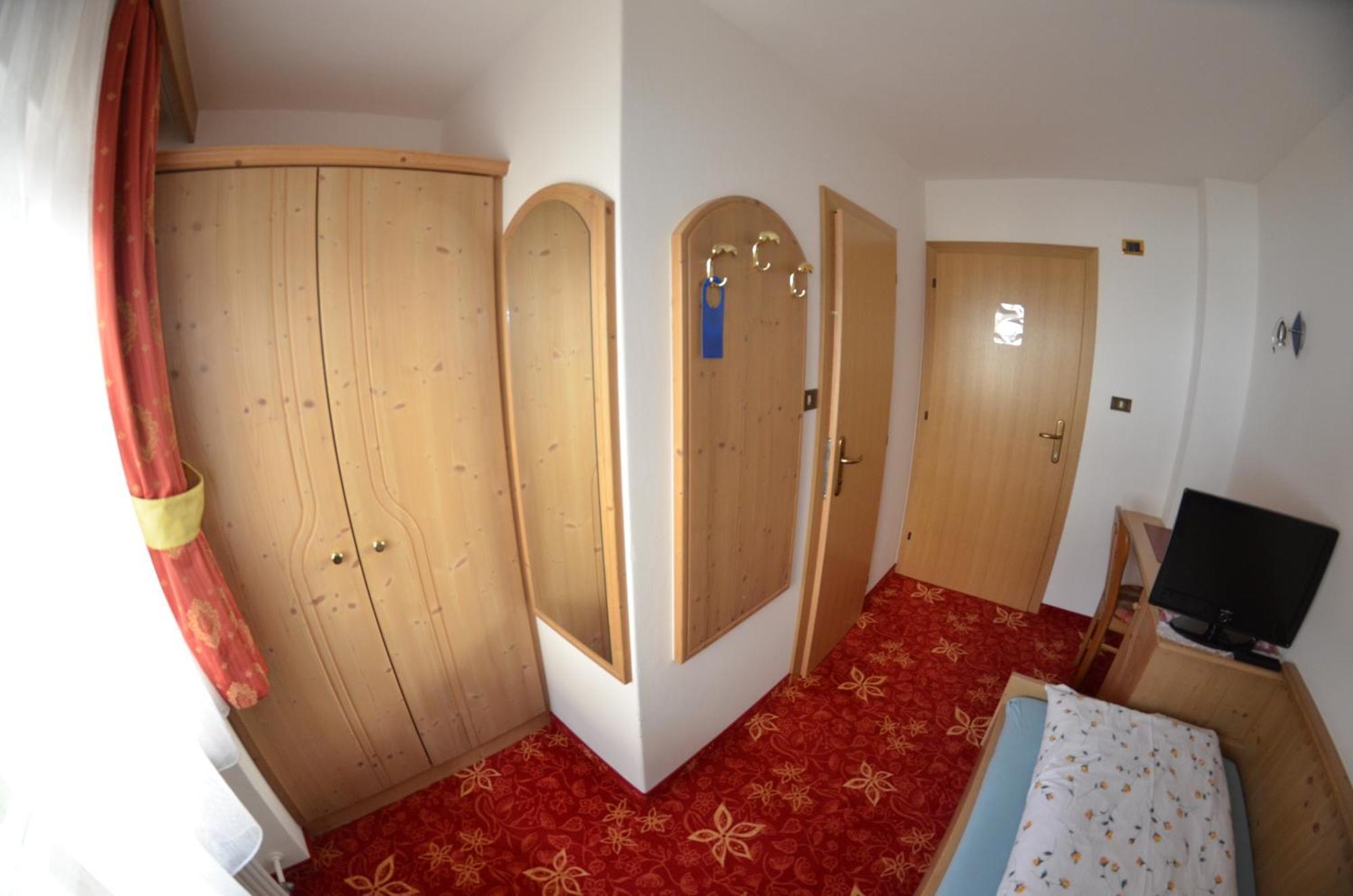 Garni Ossi Bed & Breakfast Santa Cristina Val Gardena ห้อง รูปภาพ