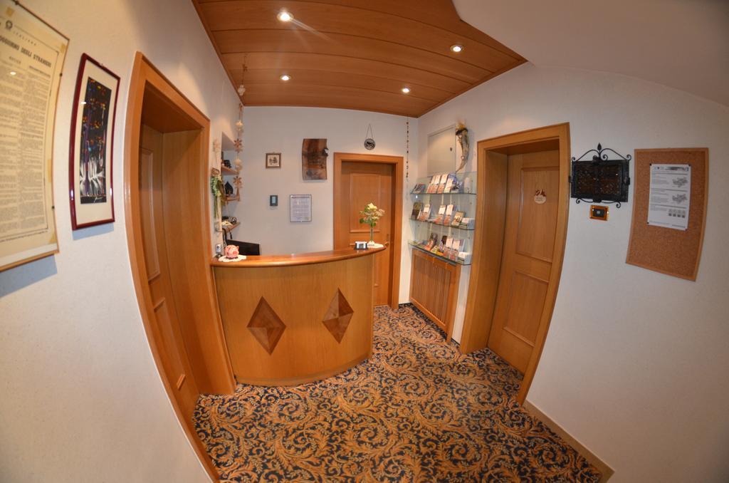 Garni Ossi Bed & Breakfast Santa Cristina Val Gardena ภายนอก รูปภาพ