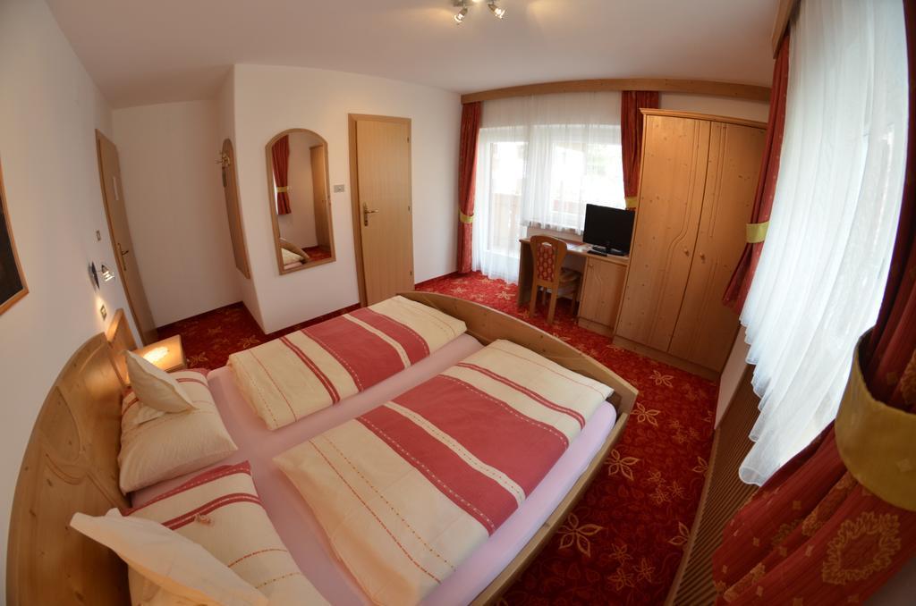 Garni Ossi Bed & Breakfast Santa Cristina Val Gardena ภายนอก รูปภาพ